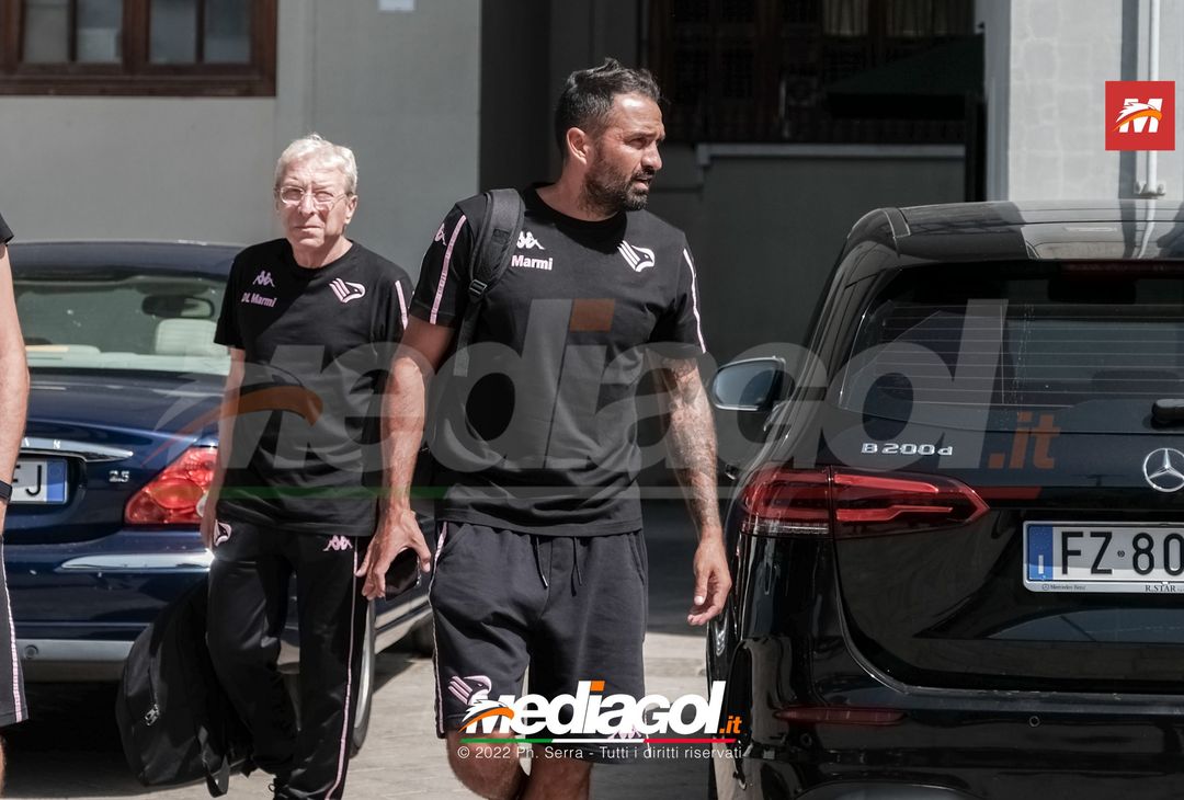 FOTO Frosinone-Palermo, i rosanero in partenza dallo stadio “Renzo Barbera” (Gallery) - immagine 15