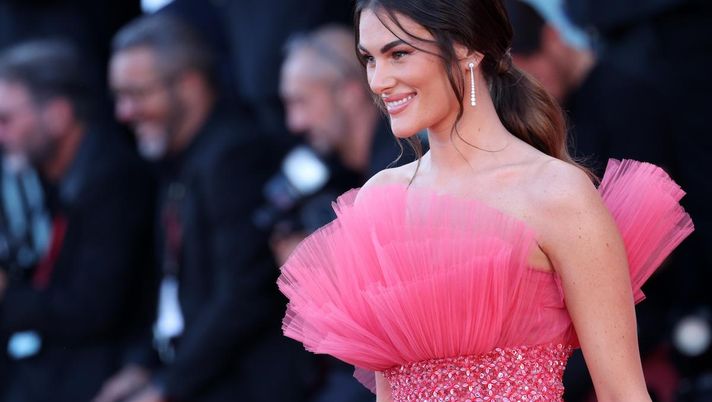 La fidanzata di Valentino: “Lo seguirebbero anche giocasse a biglie. Io mamma in carriera” - immagine 1