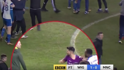 VIDEO / City: Aguero, lite furiosa con un tifoso del Wigan. Il giocatore: “Mi ha sputato e…”