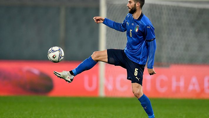 FLORENCE, ITALY - NOVEMBER 11: Roberto Gagliardini of Italy controls the ball during the international friendly match between Italy and Estonia at Stadio Artemio Franchi on November 11, 2020 in Florence, Italy. (Photo by Claudio Villa/Getty Images) 