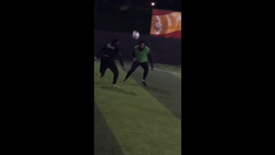 Come Ronaldinho, elastico e gol da urlo. La giocata è virale | VIDEO