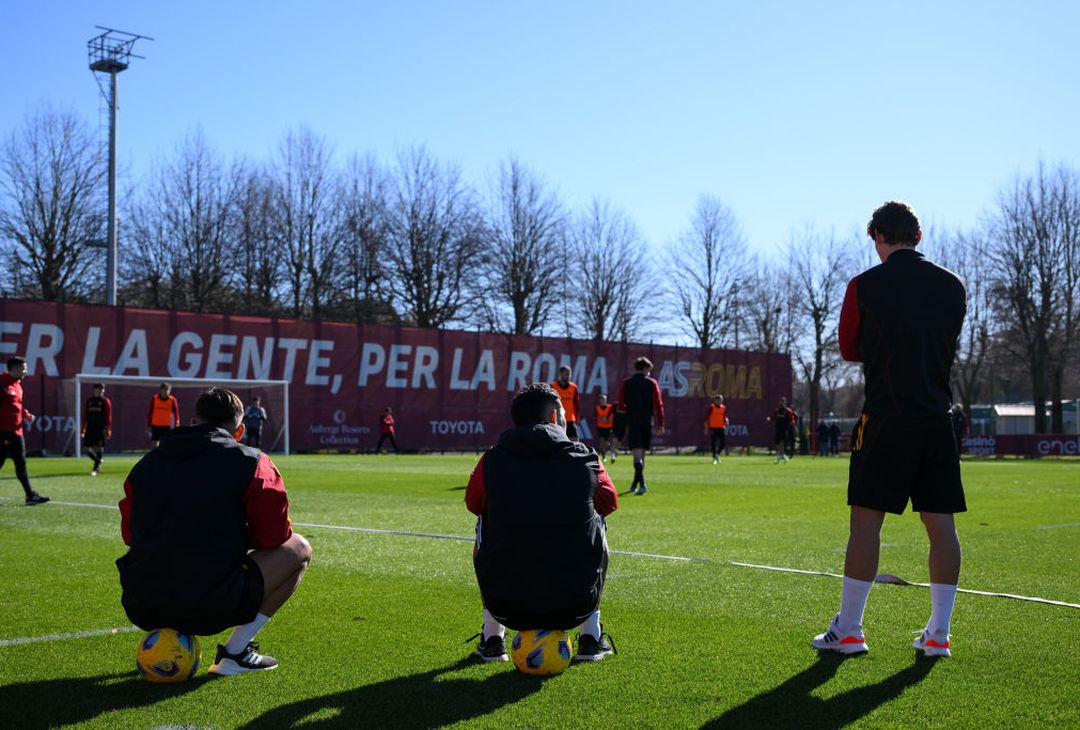 Roma, la ripresa degli allenamenti dopo la vittoria col Verona – FOTO GALLERY - immagine 4