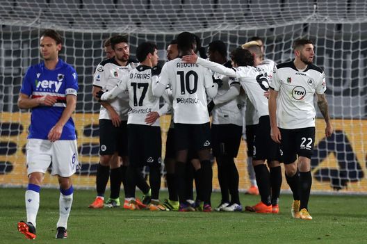 LA SPEZIA, ITALY - JANUARY 11: Mbala Nzola of Spezia Calcio celebrates after scoring a goal during the Serie A match between Spezia Calcio and UC Sampdoria at Stadio Alberto Picco on January 11, 2021 in La Spezia, Italy. (Photo by Gabriele Maltinti/Getty Images) LA SPEZIA, ITALY - JANUARY 11: Mbala Nzola of Spezia Calcio celebrates after scoring a goal during the Serie A match between Spezia Calcio and UC Sampdoria at Stadio Alberto Picco on January 11, 2021 in La Spezia, Italy. (Photo by Gabriele Maltinti/Getty Images)