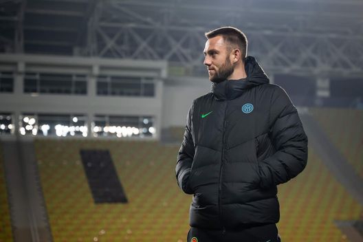 De Vrij, l’infortunio preoccupa l’Inter: può saltare la sfida con il Napoli – GdS- immagine 2