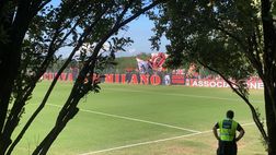 VIDEO – Milan, la squadra ringrazia la Curva Sud sul campo esterno