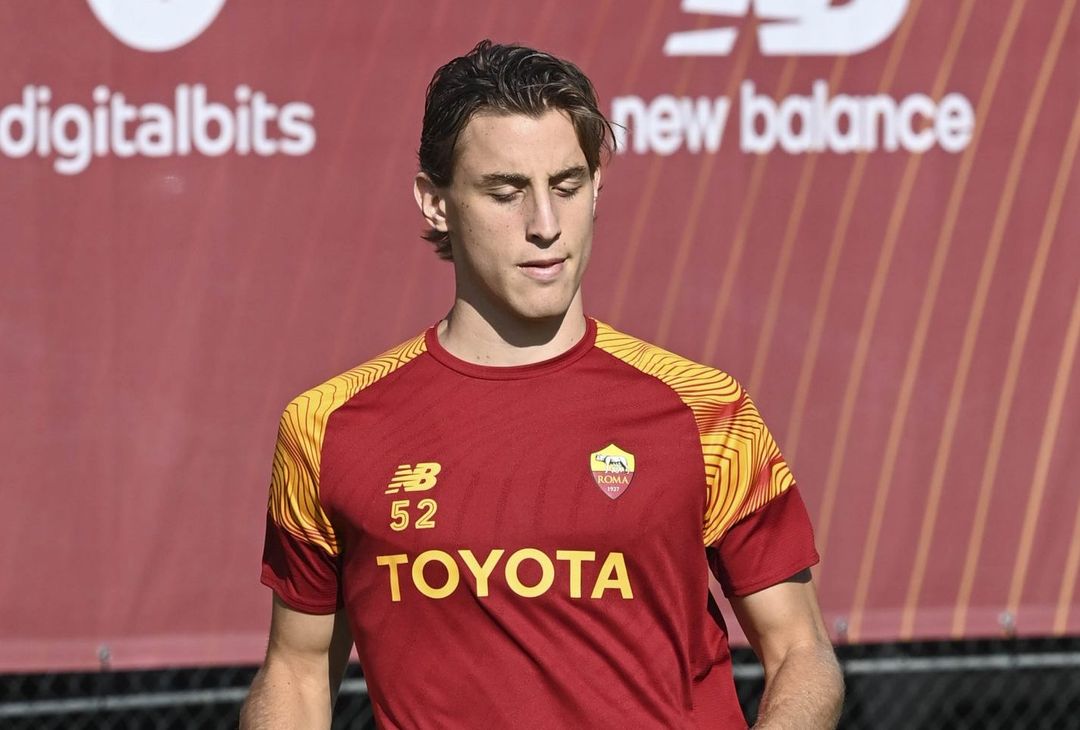 Trigoria, ripresa in vista del Betis: Karsdorp con il gruppo – FOTO GALLERY - immagine 46