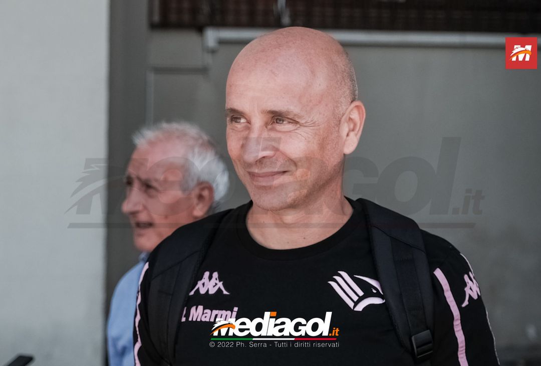 FOTO Reggina-Palermo, i rosanero di Corini in partenza dal “Renzo Barbera” (Gallery) - immagine 23