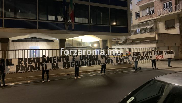 Roma, la protesta degli ultras: “Non tutti sono uguali davanti al regolamento” - immagine 1