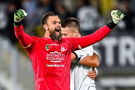 LA SPEZIA, ITALY - SEPTEMBER 17: Bartlomiej Dragowski of Spezia (L) celebrates after the Serie A match between Spezia Calcio and UC Sampdoria at Stadio Alberto Picco on September 17, 2022 in La Spezia, Italy. (Photo by Simone Arveda/Getty Images) Dragowski: “Non capisco alcune scelte fatte. Forse non sono stato all’altezza”- immagine 2
