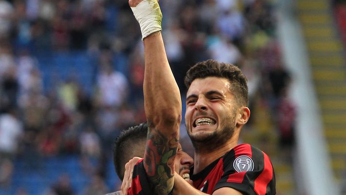 MILAN, ITALY - MAY 21:  Gianluca Lapadula (L) of AC Milan celebrates his goal with his team-mates Patrick Cutrone (R) during the Serie A match between AC Milan and Bologna FC at Stadio Giuseppe Meazza on May 21, 2017 in Milan, Italy.  (Photo by Marco Luzzani/Getty Images)  MILAN, ITALY - MAY 21:  Gianluca Lapadula (L) of AC Milan celebrates his goal with his team-mates Patrick Cutrone (R) during the Serie A match between AC Milan and Bologna FC at Stadio Giuseppe Meazza on May 21, 2017 in Milan, Italy.  (Photo by Marco Luzzani/Getty Images)