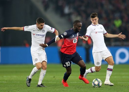 LILLE, FRANCE - OCTOBER 02: Jonathan Ikone of Lille is tackled by Jorginho and Mason Mount of Chelsea during the UEFA Champions League group H match between Lille OSC and Chelsea FC at Stade Pierre Mauroy on October 02, 2019 in Lille, France. (Photo by Naomi Baker/Getty Images) LILLE, FRANCE - OCTOBER 02: Jonathan Ikone of Lille is tackled by Jorginho and Mason Mount of Chelsea during the UEFA Champions League group H match between Lille OSC and Chelsea FC at Stade Pierre Mauroy on October 02, 2019 in Lille, France. (Photo by Naomi Baker/Getty Images)