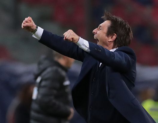 Conte festeggia dopo la vittoria a Bologna (Getty Images) Conte festeggia dopo la vittoria a Bologna (Getty Images)