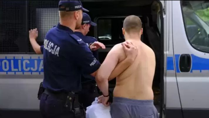 Polonia, la polizia sventa una rissa fra tifosi…in autostrada Polonia, la polizia sventa una rissa fra tifosi…in autostrada - immagine 1