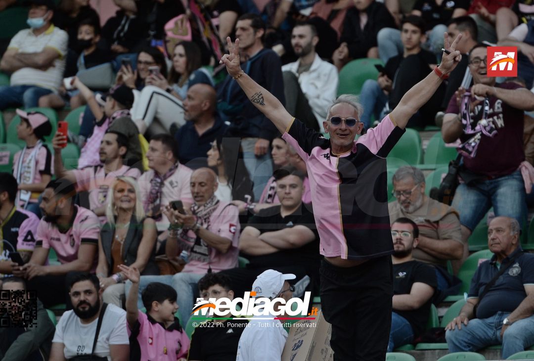 Fototifo, i tifosi allo stadio per Palermo-Virtus Entella 2-2 (gallery) - immagine 88