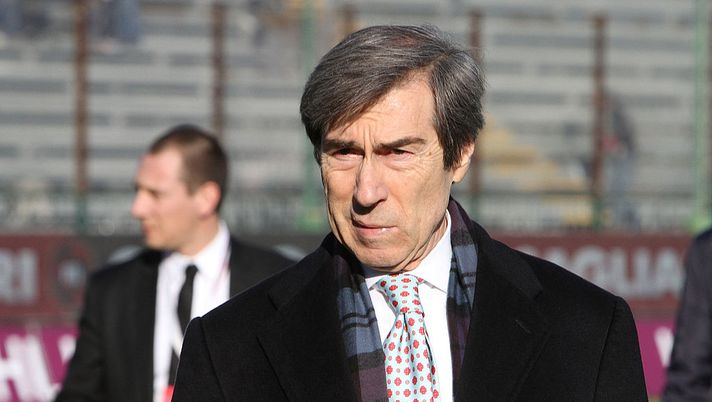 CAGLIARI, ITALY - JANUARY 06: AC Milan Sporting Director, Ariedo Braida during the Serie A match between Cagliari and Milan at Stadio Sant'Elia on January 6, 2011 in Cagliari, Italy. (Photo by Enrico Locci/Getty Images) Cremonese, Braida: “Questo Napoli fa paura! Bravi tutti, da De Laurentiis ai collaboratori. Noi con umiltà” - immagine 1