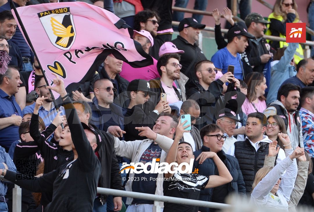 FOTOTIFO Palermo-Benevento 1-1, gli scatti ai tifosi al “Renzo Barbera” (Gallery)- immagine 1