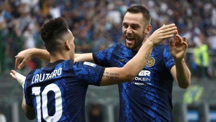 Inter, Gazzetta: “De Vrij non pronto, cambiano difesa ed esterni”. Novità Vidal e Sanchez - immagine 1