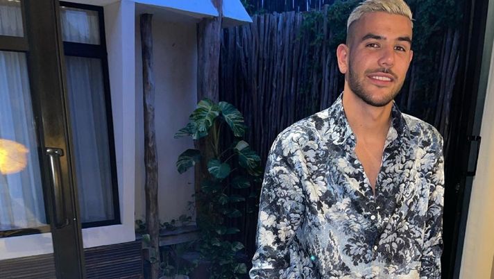Theo Hernandez, la foto della verità: &#8220;Eccomi, sono vaccinato&#8221; 