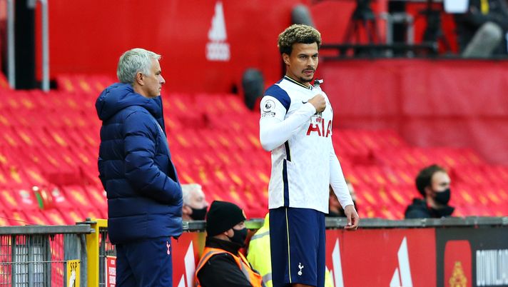 MANCHESTER, ENGLAND - OCTOBER 04: Dele Alli of Tottenham Hotspur talks to Jose Mourinho, Manager of Tottenham Hotspur as he prepares to be substituted on during the Premier League match between Manchester United and Tottenham Hotspur at Old Trafford on October 04, 2020 in Manchester, England. Sporting stadiums around the UK remain under strict restrictions due to the Coronavirus Pandemic as Government social distancing laws prohibit fans inside venues resulting in games being played behind closed doors. (Photo by Alex Livesey/Getty Images) MANCHESTER, ENGLAND - OCTOBER 04: Dele Alli of Tottenham Hotspur talks to Jose Mourinho, Manager of Tottenham Hotspur as he prepares to be substituted on during the Premier League match between Manchester United and Tottenham Hotspur at Old Trafford on October 04, 2020 in Manchester, England. Sporting stadiums around the UK remain under strict restrictions due to the Coronavirus Pandemic as Government social distancing laws prohibit fans inside venues resulting in games being played behind closed doors. (Photo by Alex Livesey/Getty Images)