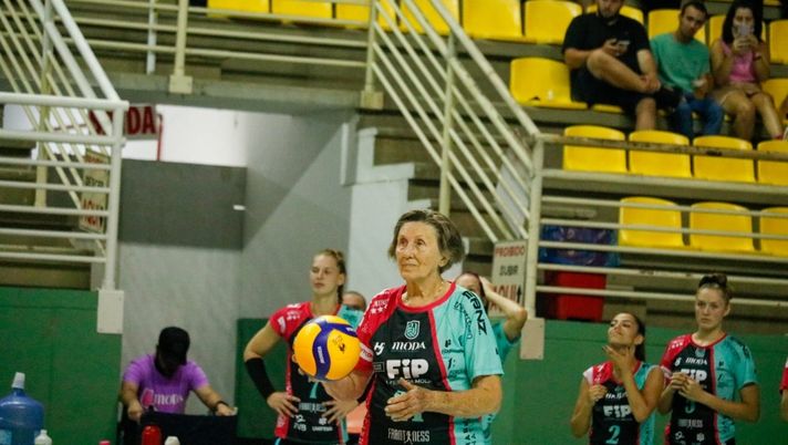 Brasile, pallavolo femminile: Ruth Mosimann Hoffmann di nuovo in campo a 85 anni! Brasile, pallavolo femminile: Ruth Mosimann Hoffmann di nuovo in campo a 85 anni! - immagine 1