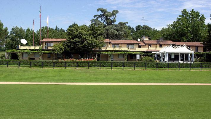 MILAN - JULY 26: General view of the AC Milan training complex at Milanello, near Milan, Italy on July 26, 2002. (Photo by Grazia Neri/Getty Images) MILAN - JULY 26: General view of the AC Milan training complex at Milanello, near Milan, Italy on July 26, 2002. (Photo by Grazia Neri/Getty Images)