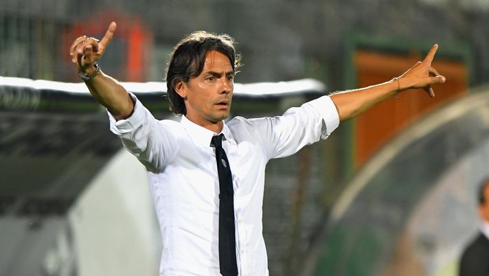 VENICE, ITALY - JUNE 6:  Filippo Inzaghi head coach of Venezia FC gestures during the serie B playoff match between Venezia FC and US Citta di Palermo at Stadio Pier Luigi Penzo on June 6, 2018 in Venice, Italy.  (Photo by Alessandro Sabattini/Getty Images) 