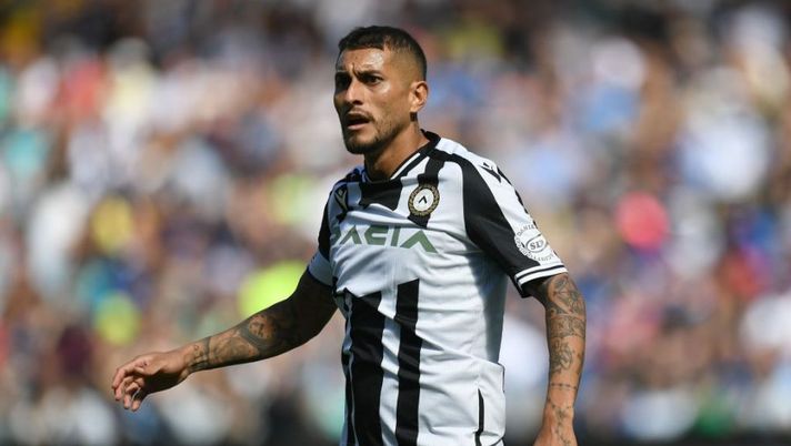 UDINE, ITALY - SEPTEMBER 18: Roberto Pereyra of Udinese Calcio looks on during the Serie A match between Udinese Calcio and FC Internazionale at Dacia Arena on September 18, 2022 in Udine, Italy. (Photo by Alessandro Sabattini/Getty Images) Messaggero Veneto: “Pereyra potrebbe partire, la Fiorentina osserva” - immagine 1