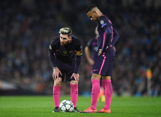 Neymar e Messi assieme in campo durante una sfida di Champions League contro il Manchester City 