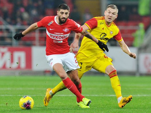 MOSCOW, RUSSIA - NOVEMBER 04: Samuel Gigot of FC Spartak Moscow and Eugene Lutsenko of FC Arsenal Tula vie for the ball during the Russian Premier League match between FC Spartak Moscow and FC Arsenal Tula at Otkrytie Arena stadium on November 4, 2019 in Moscow, Russia. (Photo by Epsilon/Getty Images) MOSCOW, RUSSIA - NOVEMBER 04: Samuel Gigot of FC Spartak Moscow and Eugene Lutsenko of FC Arsenal Tula vie for the ball during the Russian Premier League match between FC Spartak Moscow and FC Arsenal Tula at Otkrytie Arena stadium on November 4, 2019 in Moscow, Russia. (Photo by Epsilon/Getty Images)
