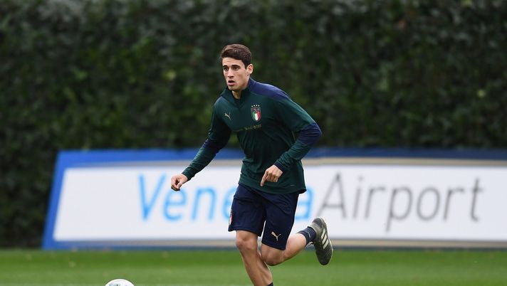 FLORENCE, ITALY - NOVEMBER 12:  Andrea Cistana of Italy in action during Italy training session at Centro Tecnico Federale di Coverciano on November 12, 2019 in Florence, Italy.  (Photo by Claudio Villa/Getty Images) 