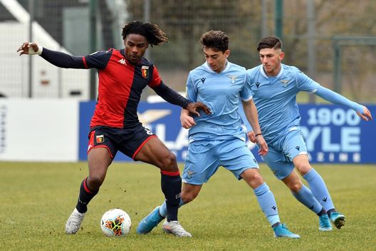 ROME, ITALY - JANUARY 20: Raul Moro of SS Lazio compete for the ball with Steeve Eboua Ebongue of Genoa CFC during the Serie A Primavera match between SS Lazio U19 and Genoa CFC U19 on January 20, 2020 in Rome, Italy. (Photo by Marco Rosi/Getty Images) ROME, ITALY - JANUARY 20: Raul Moro of SS Lazio compete for the ball with Steeve Eboua Ebongue of Genoa CFC during the Serie A Primavera match between SS Lazio U19 and Genoa CFC U19 on January 20, 2020 in Rome, Italy. (Photo by Marco Rosi/Getty Images)