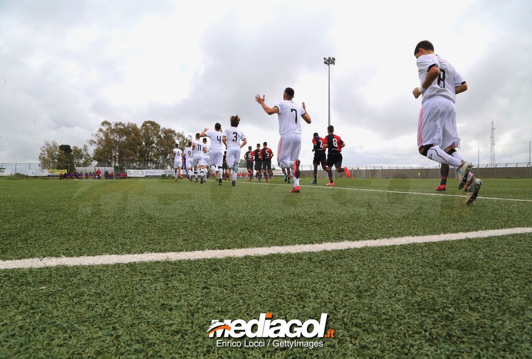  CAGLIARI, ITALY - MAY 05:  Team of Palermo U19 enters the pitch during the Primavera 1 match between Cagliari Calcio U19 and US Citta di Palermo U19 at Stadio Renato Raccis on May 5, 20188.  (Photo by Enrico Locci/Getty Images) 