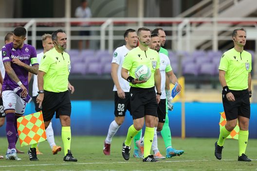FLORENCE, ITALY - SEPTEMBER 08: Pavel Orel referee during the UEFA Europa Conference League group A match between ACF Fiorentina and Rīgas Futbola skola at Stadio Artemio Franchi on September 8, 2022 in Florence, Italy (Photo by Gabriele Maltinti/Getty Images) La MoViola: sufficiente la prova di Orel. Panic graziato, Ranieri rischia- immagine 2
