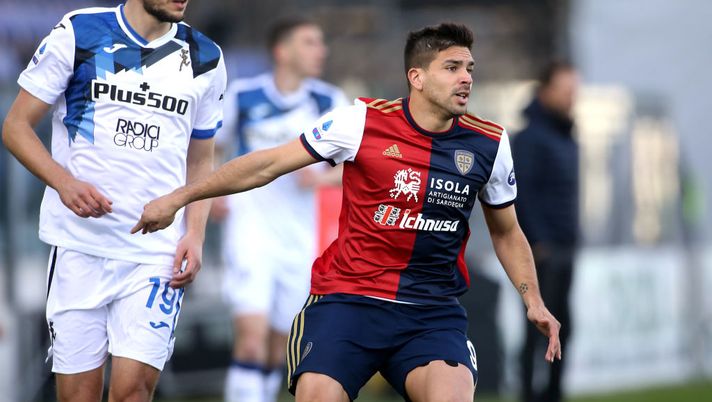 CAGLIARI, ITALY - FEBRUARY 14: Giovanni Simeone of Cagliari in action during the Serie A match between Cagliari Calcio  and Atalanta BC at Sardegna Arena on February 14, 2021 in Cagliari, Italy. (Photo by Enrico Locci/Getty Images) 