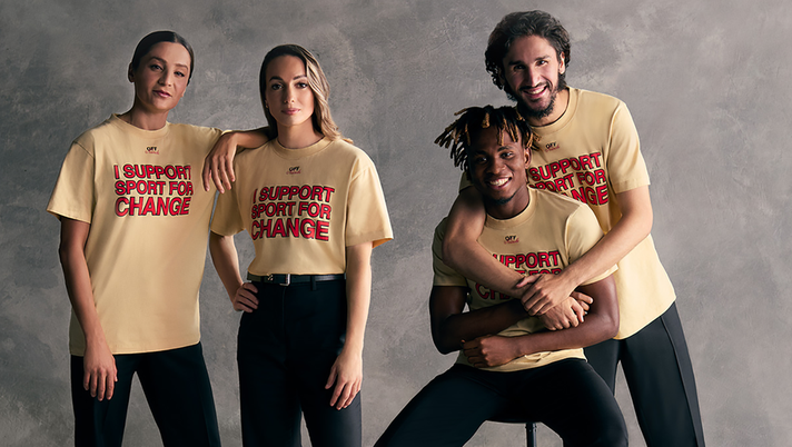 Milan, nuova t-shirt in collaborazione con 'Off-White': i dettagli (fonte:acmilan.com) Milan, nuova t-shirt in collaborazione con 'Off-White': i dettagli (fonte:acmilan.com)