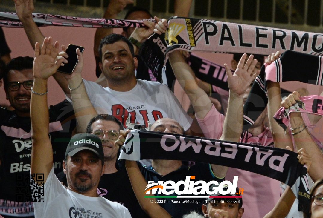 FOTOTIFO, Palermo-Genoa 1-0: i tifosi allo stadio “Renzo Barbera” (Gallery) - immagine 65