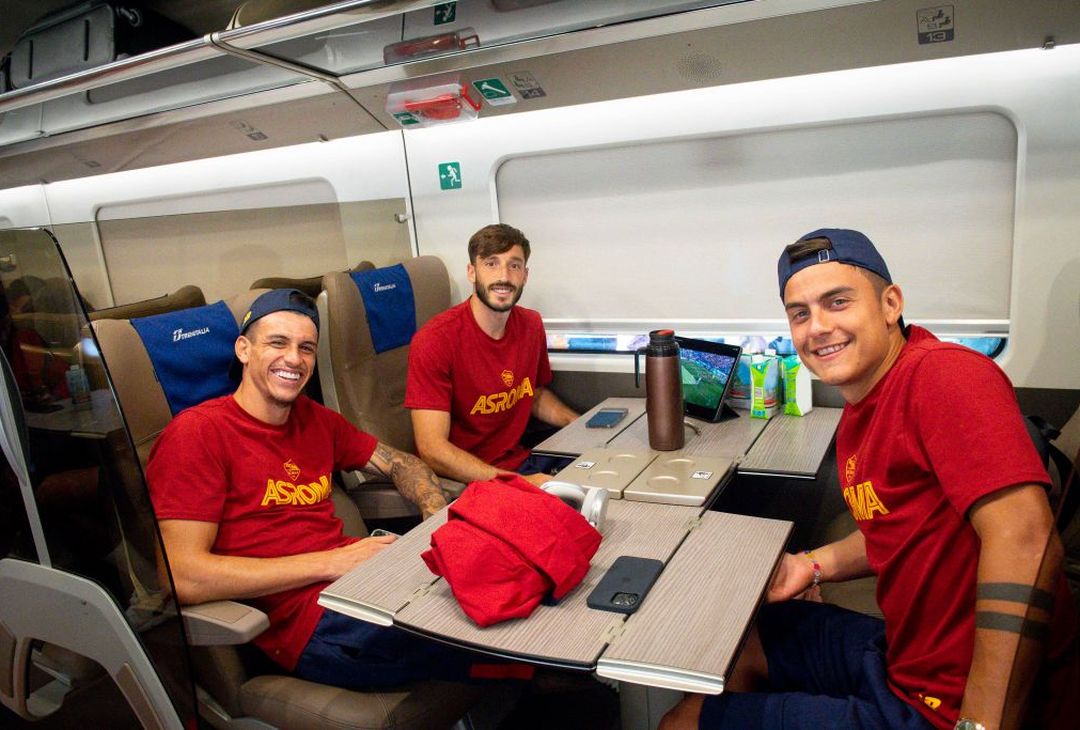 Roma, la partenza della squadra per Salerno – FOTO GALLERY - immagine 10