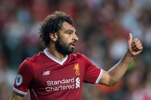 Mohamed Salah con la nuova maglia del Liverpool Mohamed Salah con la nuova maglia del Liverpool