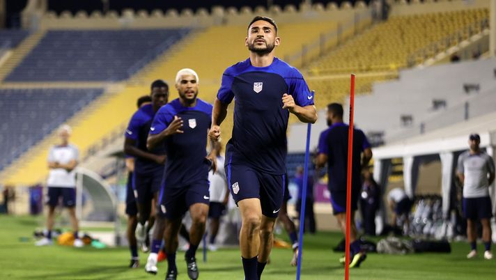 DOHA, QATAR - NOVEMBER 20: Cristian Roldan of United States warms up during the USA Training Session at Al Gharafa SC Stadium on November 20, 2022 in Doha, Qatar. (Photo by Tim Nwachukwu/Getty Images)  Usa