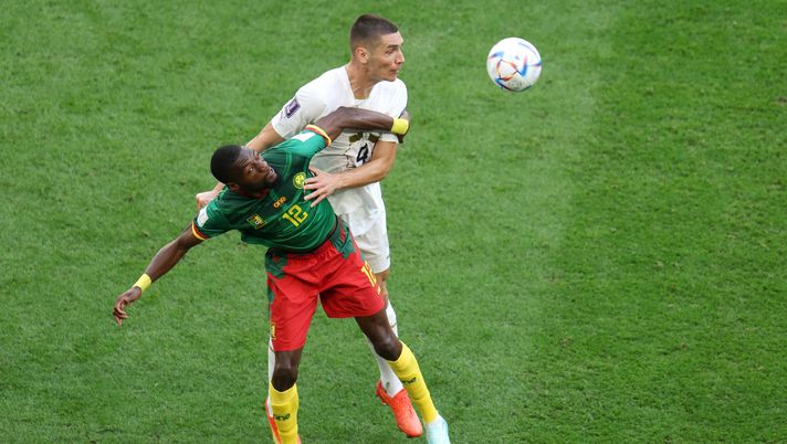 AL WAKRAH, QATAR - NOVEMBER 28: Karl Toko Ekambi of Cameroon competes for a header against Nikola Milenkovic of Serbia during the FIFA World Cup Qatar 2022 Group G match between Cameroon and Serbia at Al Janoub Stadium on November 28, 2022 in Al Wakrah, Qatar. (Photo by Francois Nel/Getty Images) Milenkovic: “Abbiamo sprecato occasioni, speriamo che il Brasile si confermi” - immagine 1