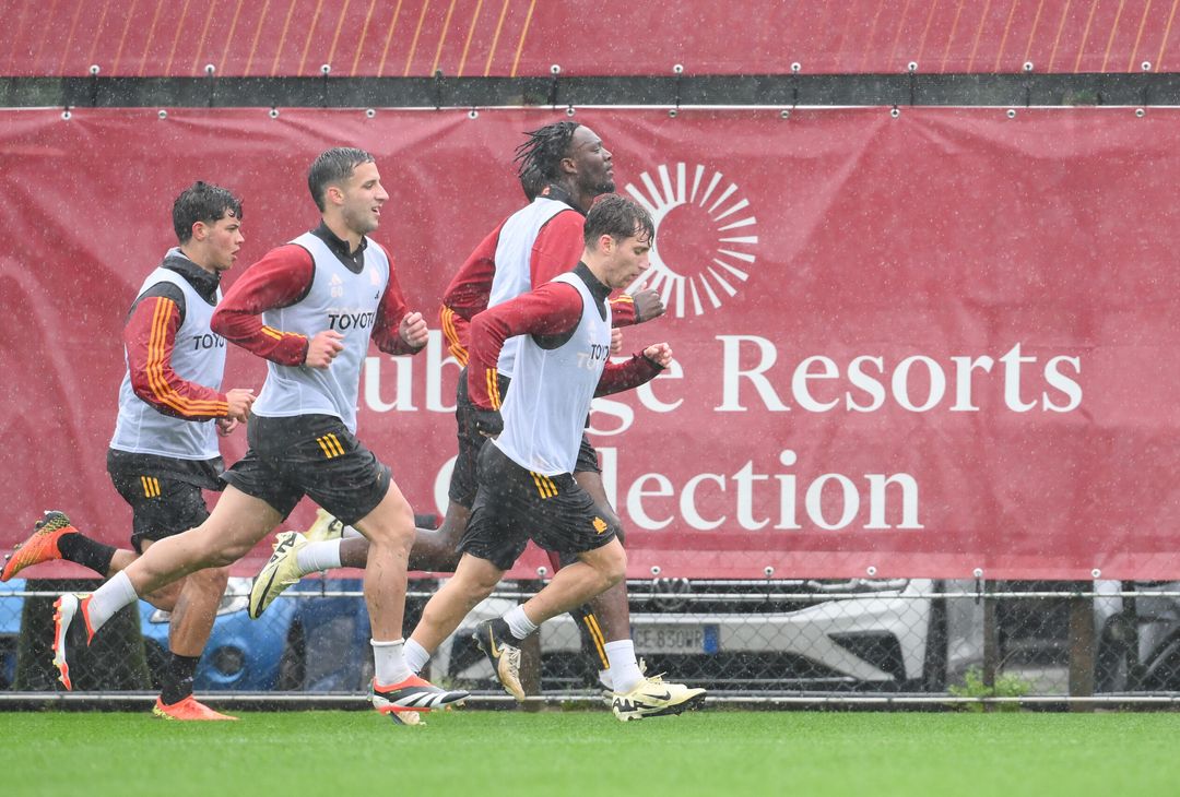 Roma, la ripresa degli allenamenti sotto la pioggia a Trigoria – FOTOGALLERY - immagine 62