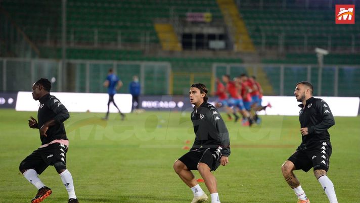 Cavese-Palermo, vittoria sofferta ma meritata: Lucca sbaglia dal dischetto, Rauti di testa scaccia le paure 