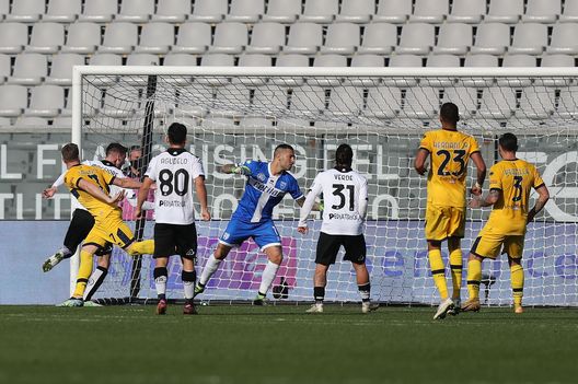 LA SPEZIA, ITALY - FEBRUARY 27: Giulio Maggiore of Spezia Calcio scores a goal during the Serie A match between Spezia Calcio and Parma Calcio at Stadio Alberto Picco on February 27, 2021 in La Spezia, Italy. (Photo by Gabriele Maltinti/Getty Images) LA SPEZIA, ITALY - FEBRUARY 27: Giulio Maggiore of Spezia Calcio scores a goal during the Serie A match between Spezia Calcio and Parma Calcio at Stadio Alberto Picco on February 27, 2021 in La Spezia, Italy. (Photo by Gabriele Maltinti/Getty Images)
