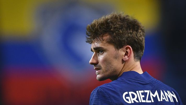 PORTO, PORTUGAL - DECEMBER 07: Antoine Griezmann of Atletico Madrid looks on during the UEFA Champions League group B match between FC Porto and Atletico Madrid at Estadio do Dragao on December 7, 2021 in Porto, Portugal. (Photo by Octavio Passos/Getty Images) L’Atletico e le conseguenze del derby: Griezmann, infortunio muscolare - immagine 1