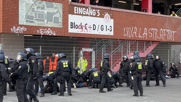 Denuncia penale contro la polizia di Amburgo: pre-derby, uso della forza eccessivo?- immagine 2