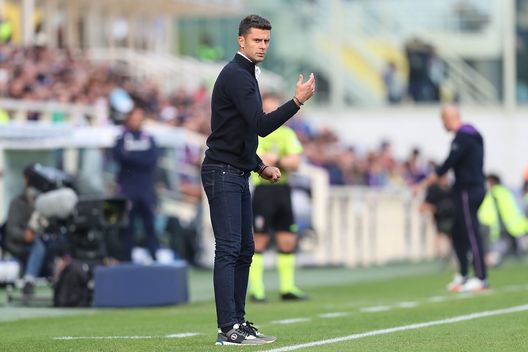 FLORENCE, ITALY - OCTOBER 31: Thiago Motta manager of Spezia Calcio gestures during the Serie A match between ACF Fiorentina and Spezia Calcio at Stadio Artemio Franchi on October 31, 2021 in Florence, Italy. (Photo by Gabriele Maltinti/Getty Images) FLORENCE, ITALY - OCTOBER 31: Thiago Motta manager of Spezia Calcio gestures during the Serie A match between ACF Fiorentina and Spezia Calcio at Stadio Artemio Franchi on October 31, 2021 in Florence, Italy. (Photo by Gabriele Maltinti/Getty Images)