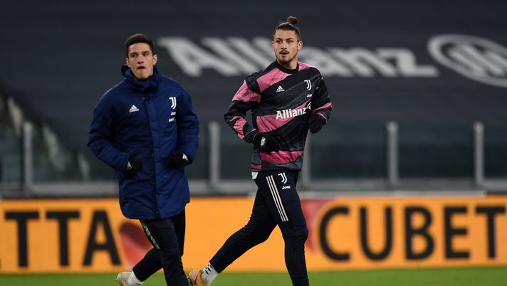 TURIN, ITALY - FEBRUARY 09: Alessandro Di Pardo of Juventus (L) and Radu Dragusin of Juventus (R) during the Coppa Italia semi-final match between Juventus and FC Internazionale at Allianz Stadium on February 9, 2021 in Turin, Italy. Sporting stadiums around Italy remain under strict restrictions due to the Coronavirus Pandemic as Government social distancing laws prohibit fans inside venues resulting in games being played behind closed doors. (Photo by Chris Ricco/Getty Images) TURIN, ITALY - FEBRUARY 09: Alessandro Di Pardo of Juventus (L) and Radu Dragusin of Juventus (R) during the Coppa Italia semi-final match between Juventus and FC Internazionale at Allianz Stadium on February 9, 2021 in Turin, Italy. Sporting stadiums around Italy remain under strict restrictions due to the Coronavirus Pandemic as Government social distancing laws prohibit fans inside venues resulting in games being played behind closed doors. (Photo by Chris Ricco/Getty Images)