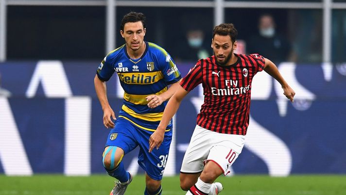 Matteo Darmian e Hakan Calhanoglu in Milan-Parma (credits: GETTY Images) 