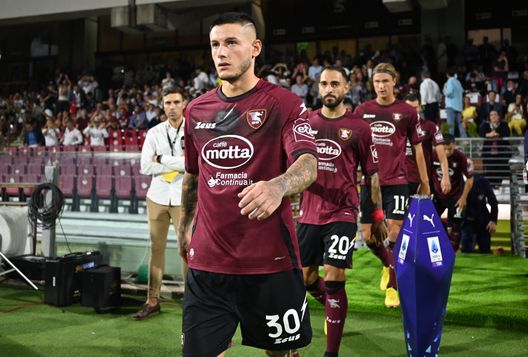 SALERNO, ITALY - AUGUST 14: Pasquale Mazzocchi of US Salernitana during the Serie A match between Salernitana and AS Roma at Stadio Arechi on August 14, 2022 in Salerno, . (Photo by Francesco Pecoraro/Getty Images) GdS – Inter, Mazzocchi occasione da cogliere subito: Marotta ha la carta vincente- immagine 2