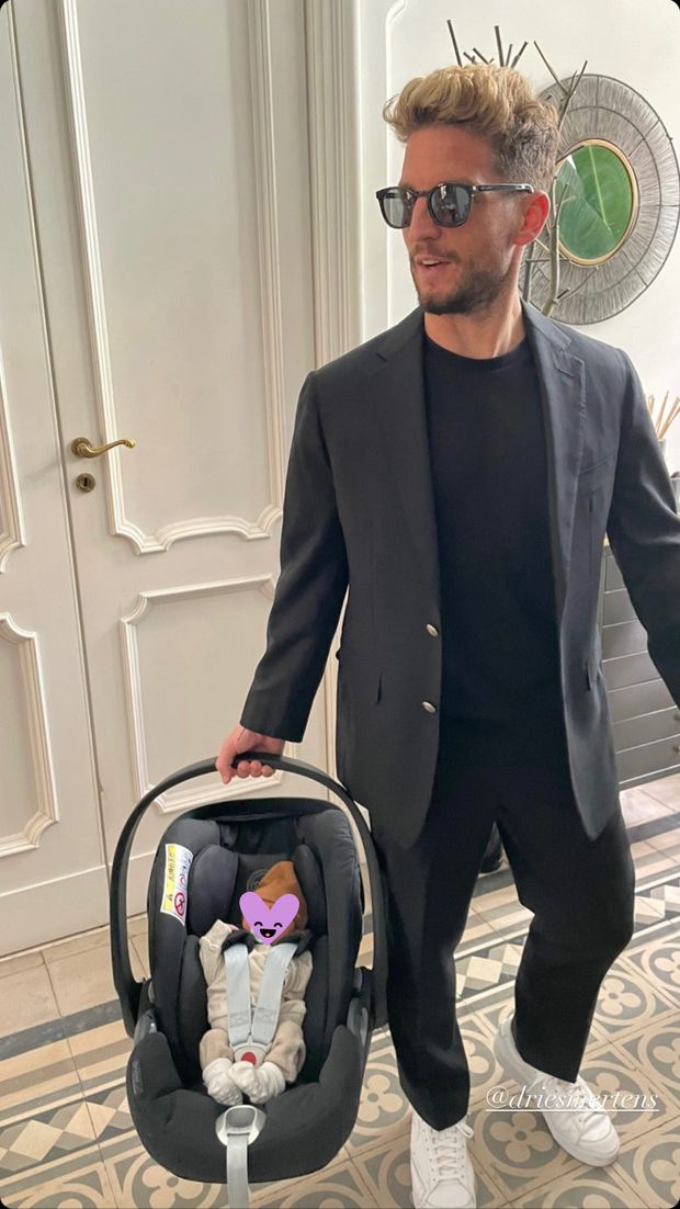 FOTO Mertens versione papà: Dries con il piccolo Ciro nel passeggino- immagine 3